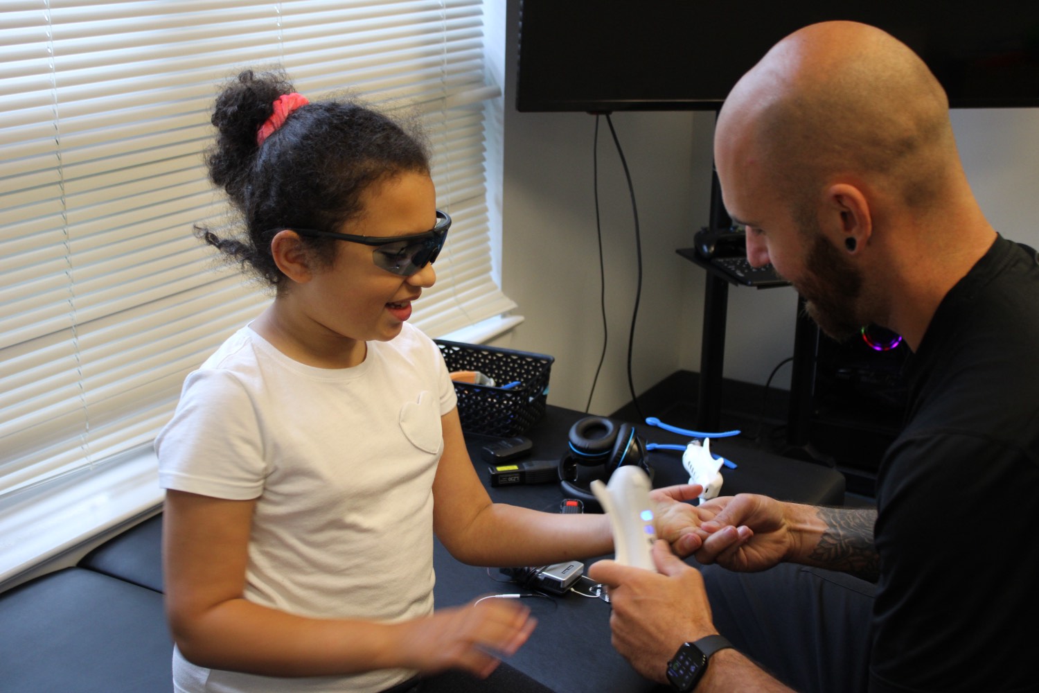 A child smiling during a one-on-one therapy session with a Bright Beginnings therapist in the Marlton, NJ clinic
